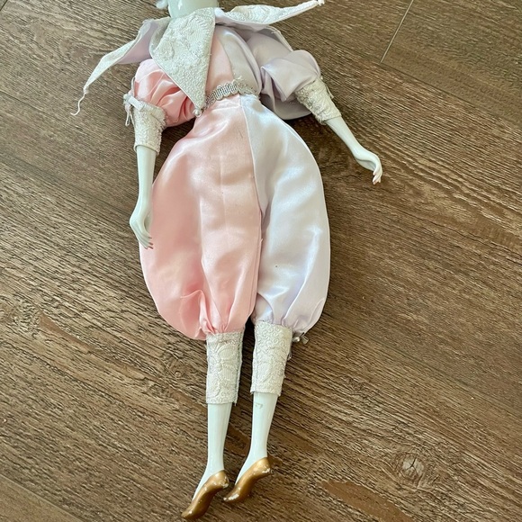 Elegant Harlequin Doll in Pastel Costume - Picture 6 of 11
